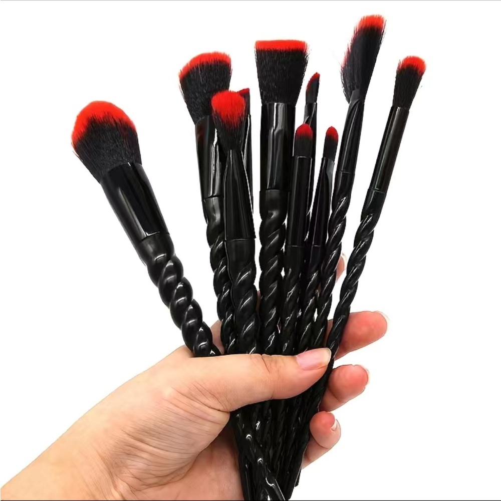 NWT Gothic Twisted Red/Black 10 Piece Makeup Brush Set